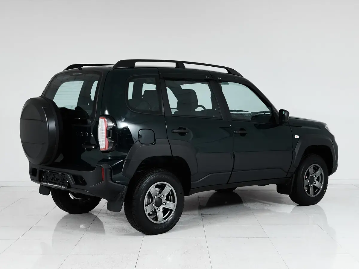 Lada Niva Travel