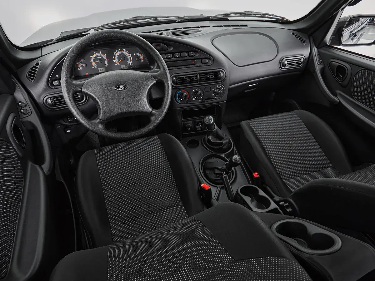 Lada Niva Travel