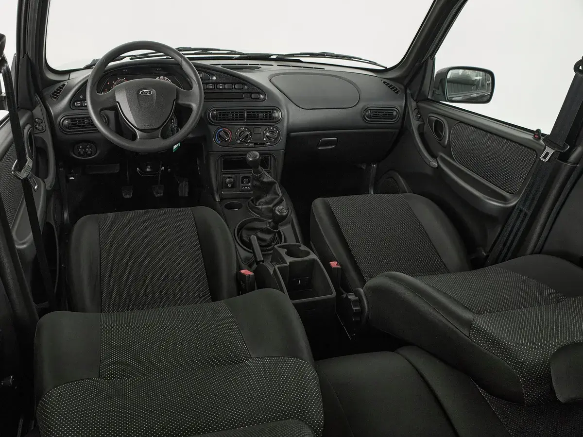 Lada Niva Travel