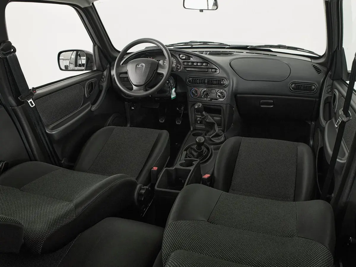 Lada Niva Travel