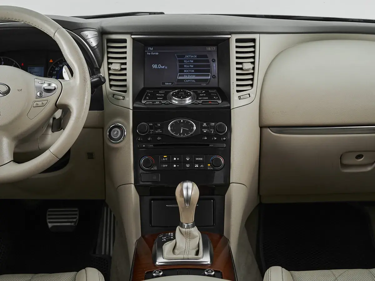 Infiniti QX70