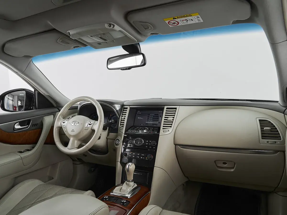 Infiniti QX70