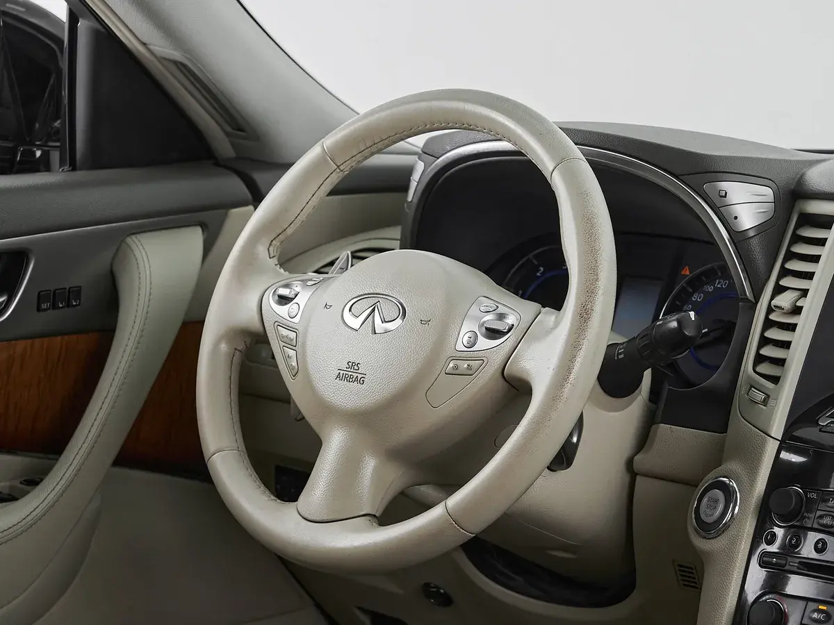 Infiniti QX70