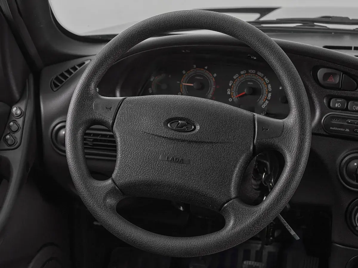 Lada Niva Travel