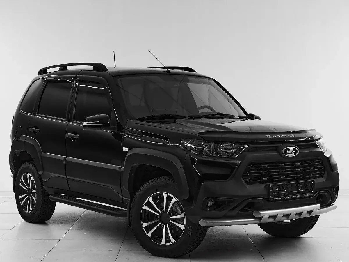 Lada Niva Travel