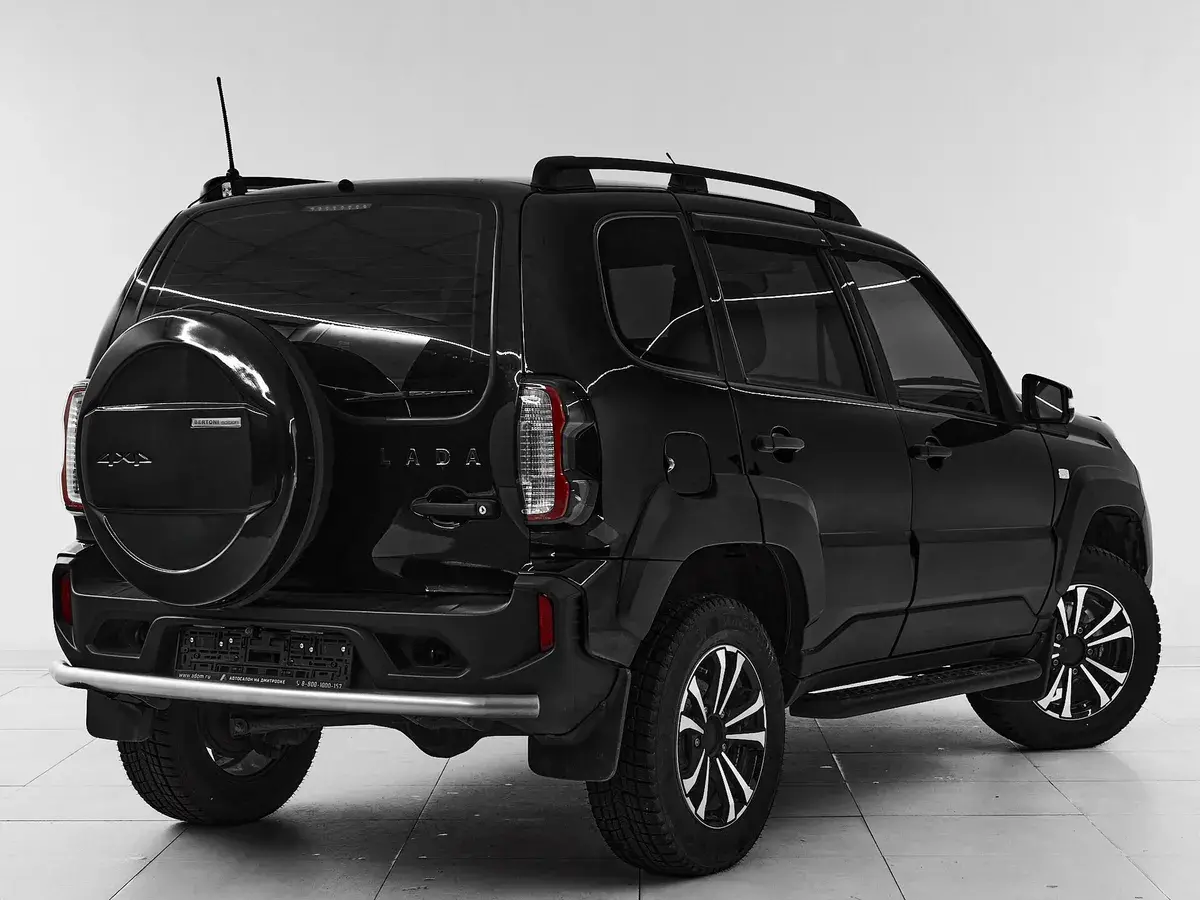 Lada Niva Travel