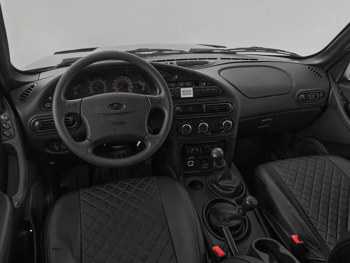Lada Niva Travel