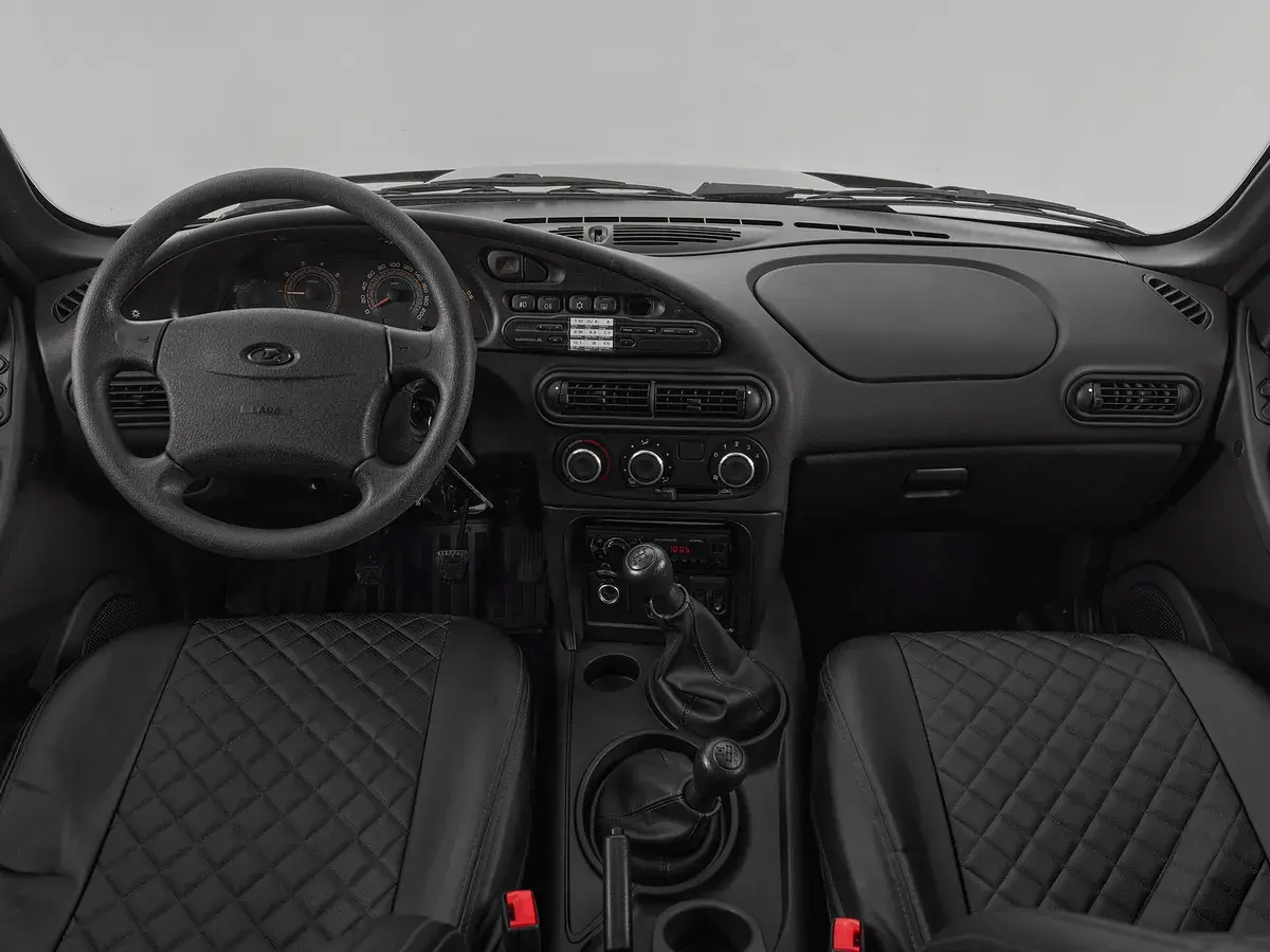 Lada Niva Travel