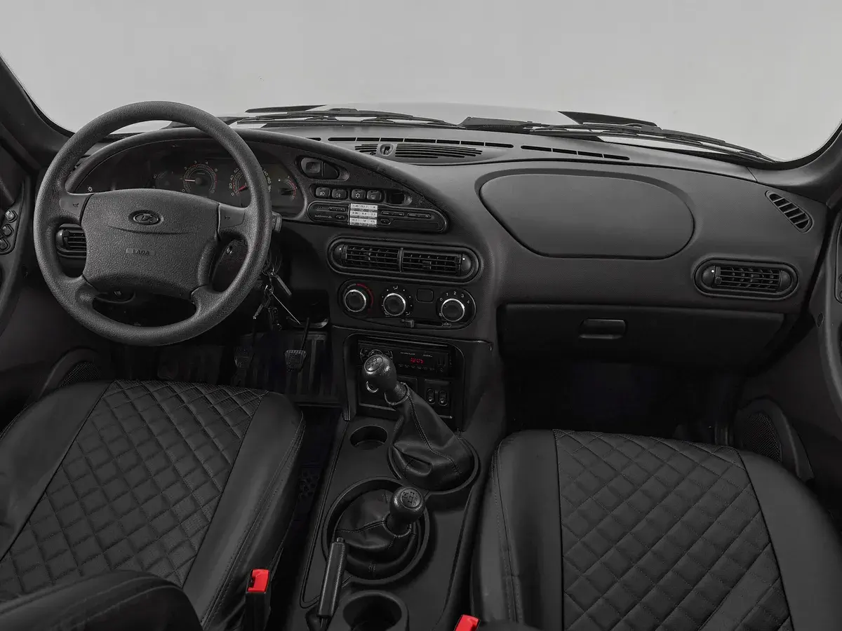 Lada Niva Travel