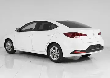 Hyundai Elantra Вид 4