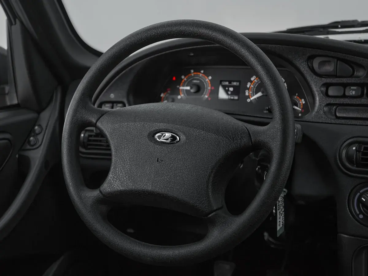 Lada Niva Travel