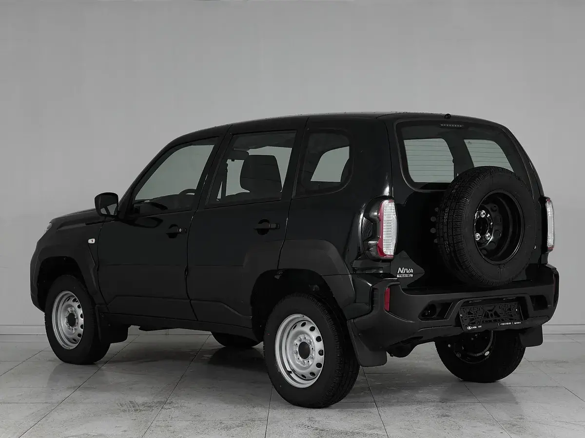 Lada Niva Travel