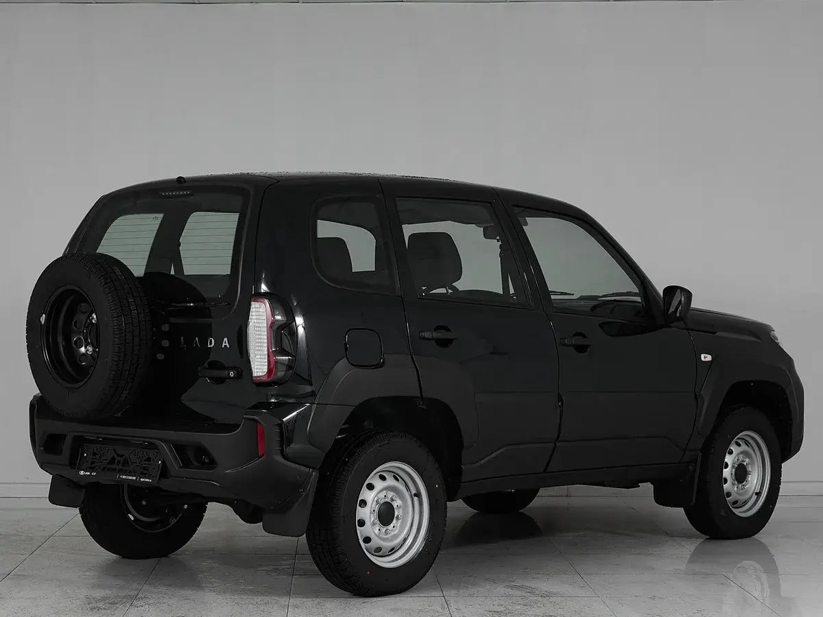 Lada Niva Travel