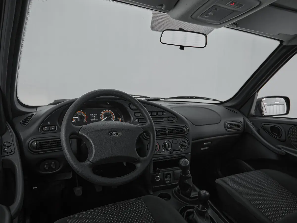 Lada Niva Travel