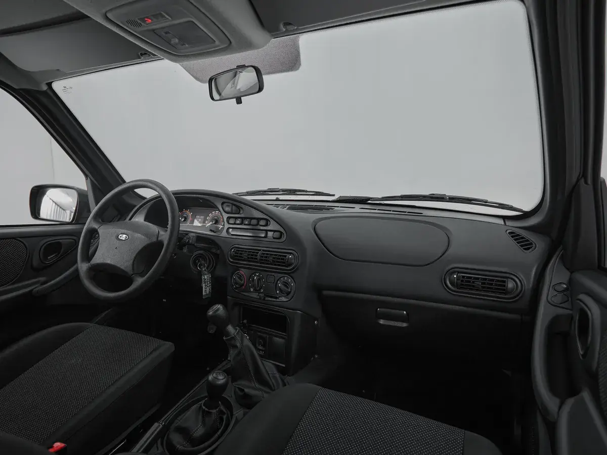 Lada Niva Travel