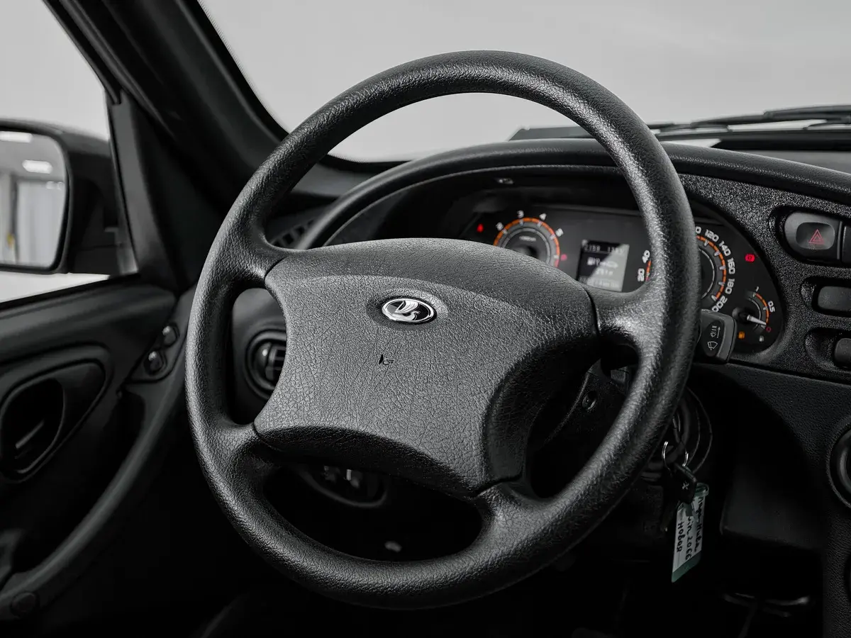 Lada Niva Travel