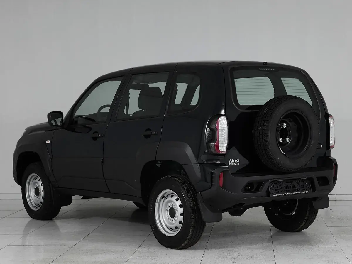 Lada Niva Travel