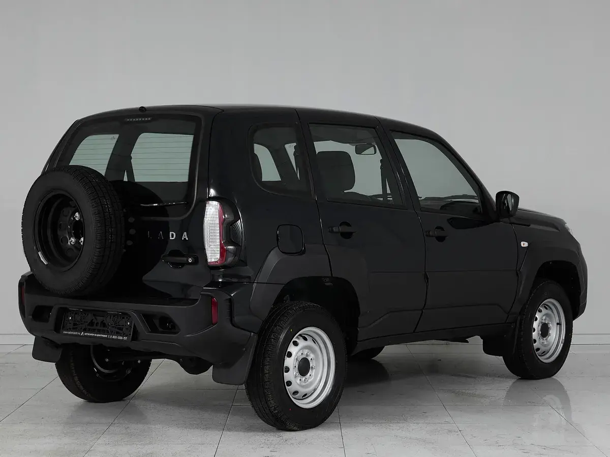 Lada Niva Travel