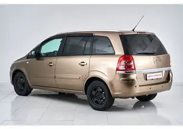Opel Zafira Вид 4