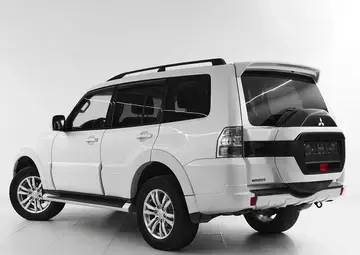 Mitsubishi Pajero Вид 4