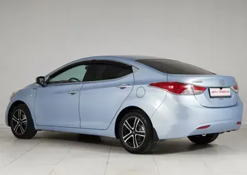Hyundai Elantra Вид 4