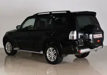 Mitsubishi Pajero Вид 3