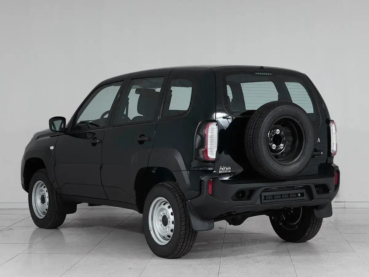 Lada Niva Travel