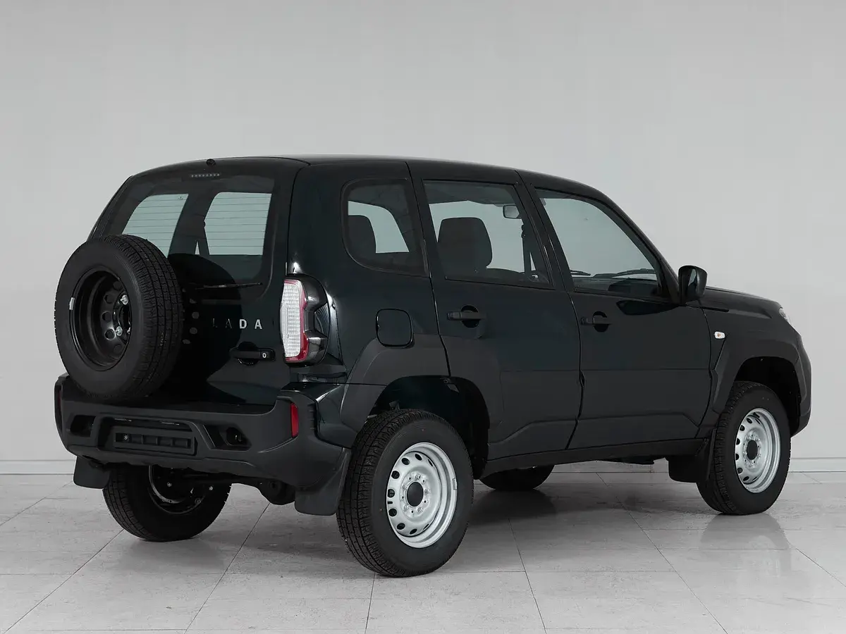 Lada Niva Travel