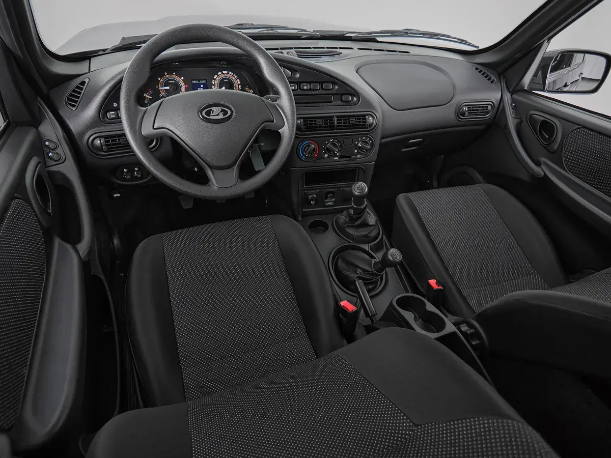 Lada Niva Travel