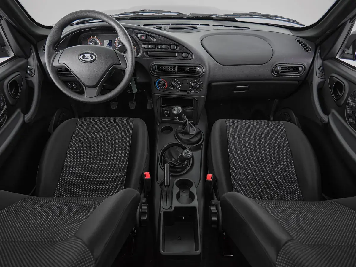 Lada Niva Travel