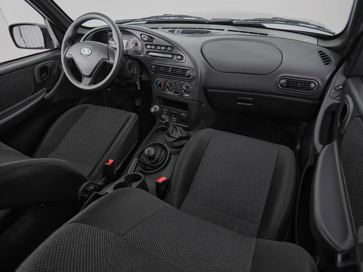 Lada Niva Travel