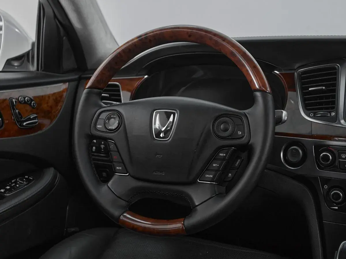 Hyundai Equus