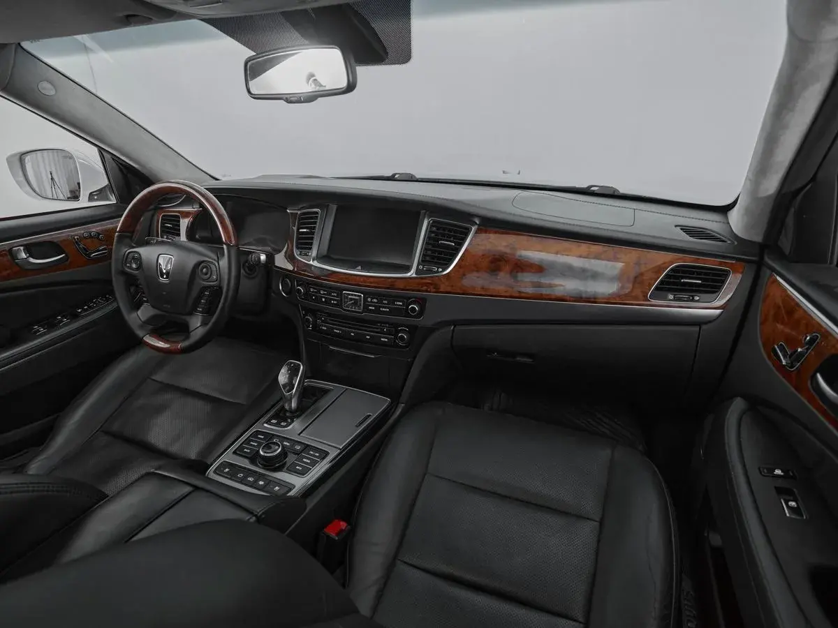 Hyundai Equus