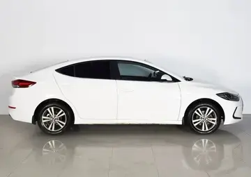 Hyundai Elantra Вид 4