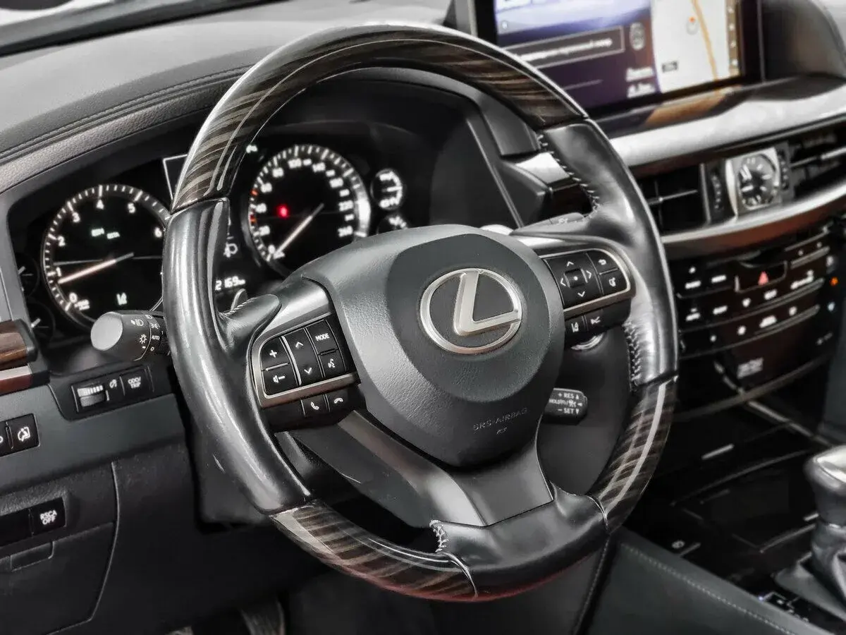 Lexus LX