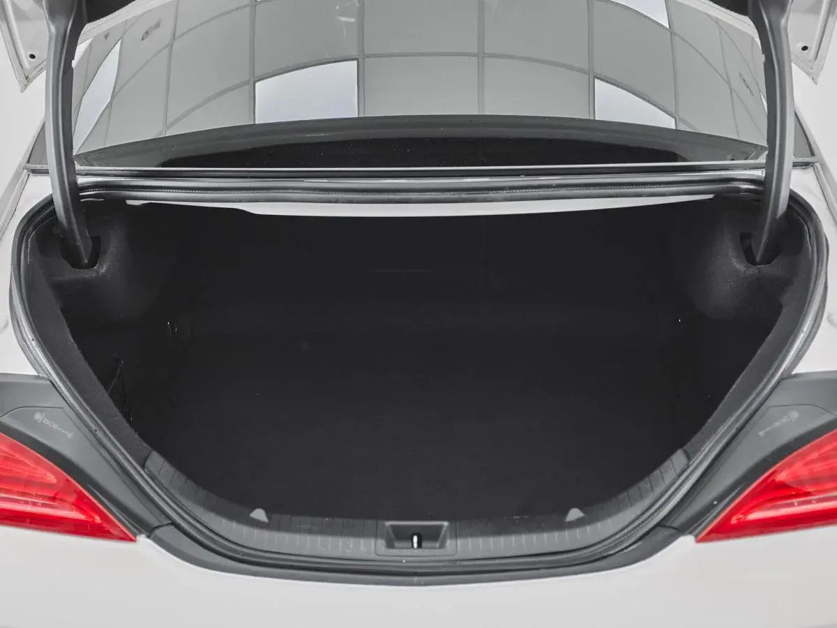 Mercedes benz CLA