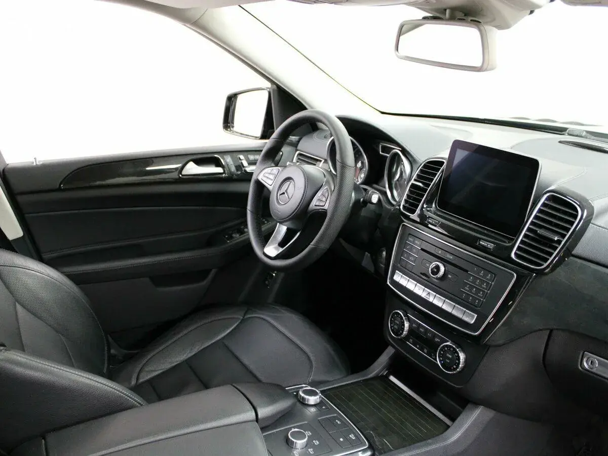 Mercedes benz GLS