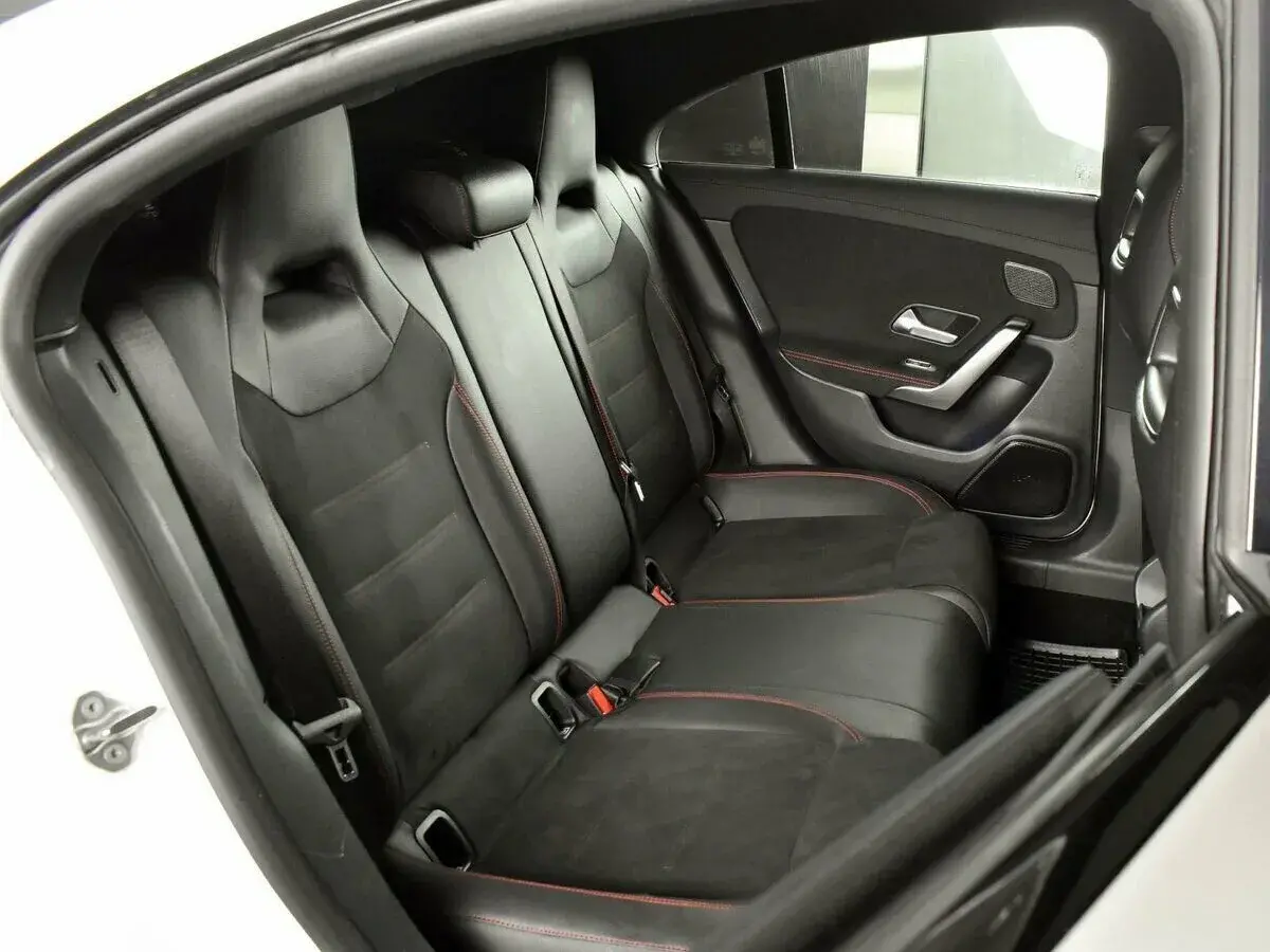 Mercedes benz CLA