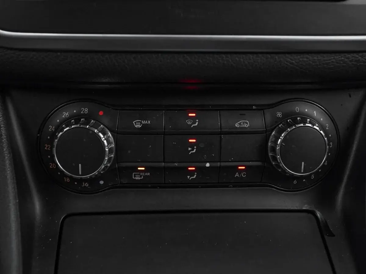 Mercedes benz CLA