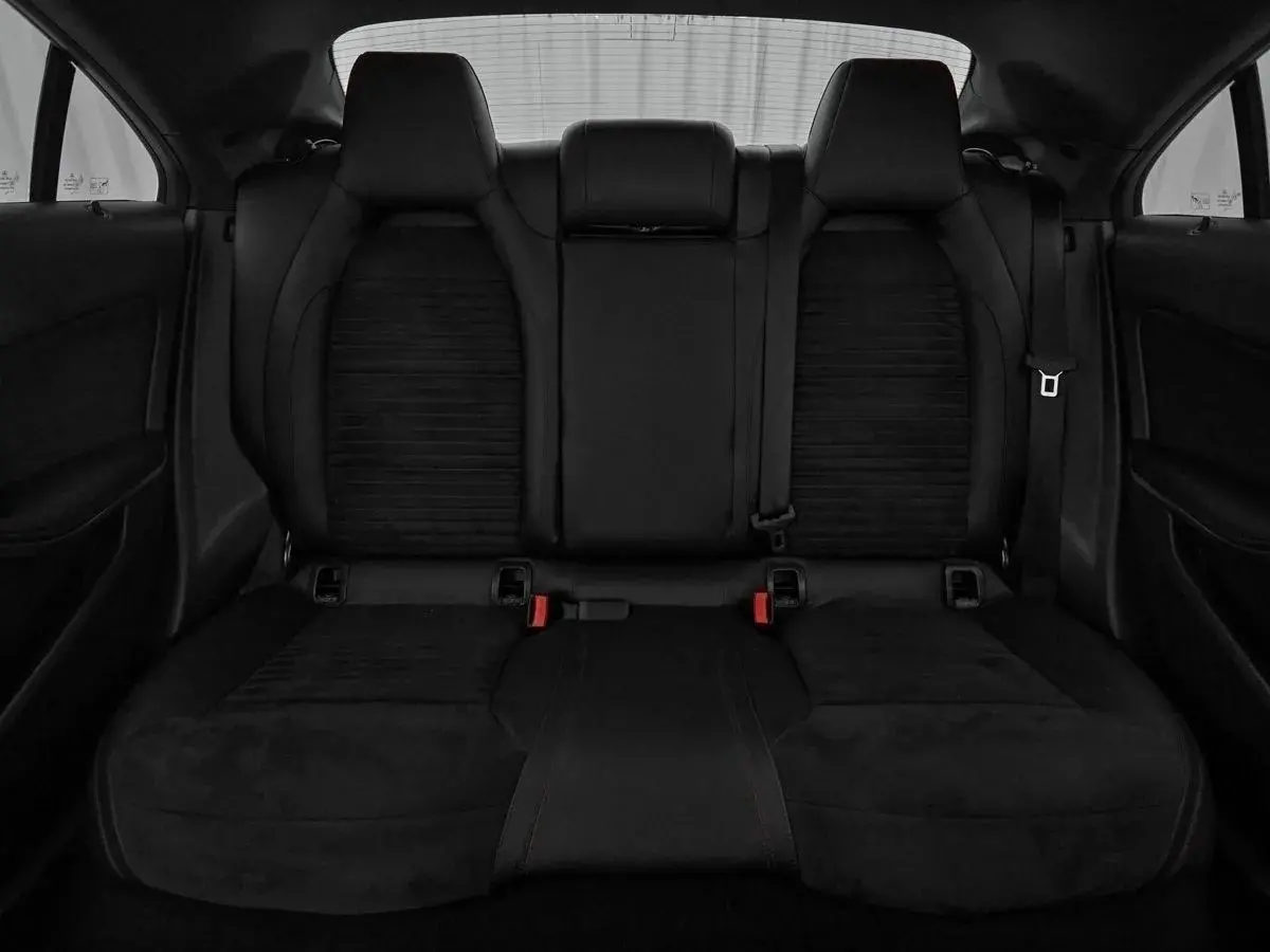 Mercedes benz CLA