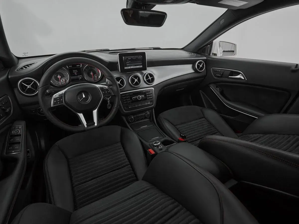 Mercedes benz CLA