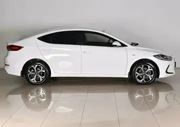 Hyundai Elantra Вид 4