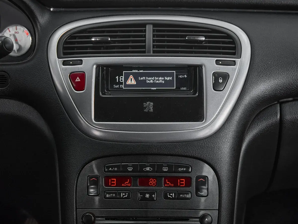 Peugeot 607
