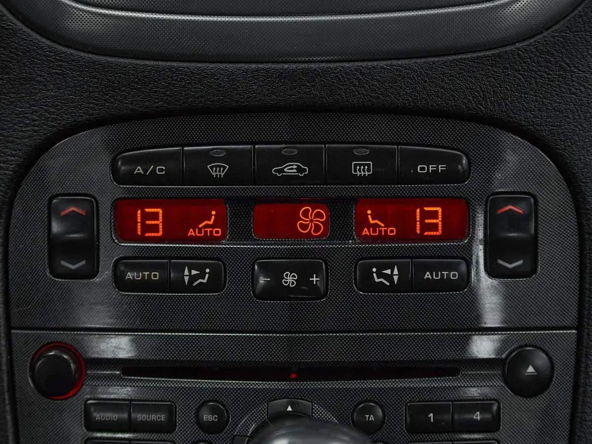 Peugeot 607
