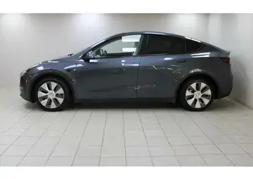Tesla Model Y Вид 3