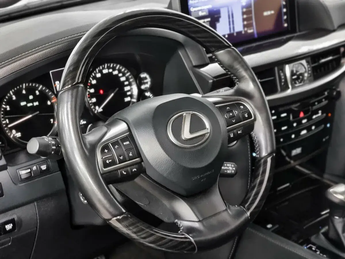 Lexus LX