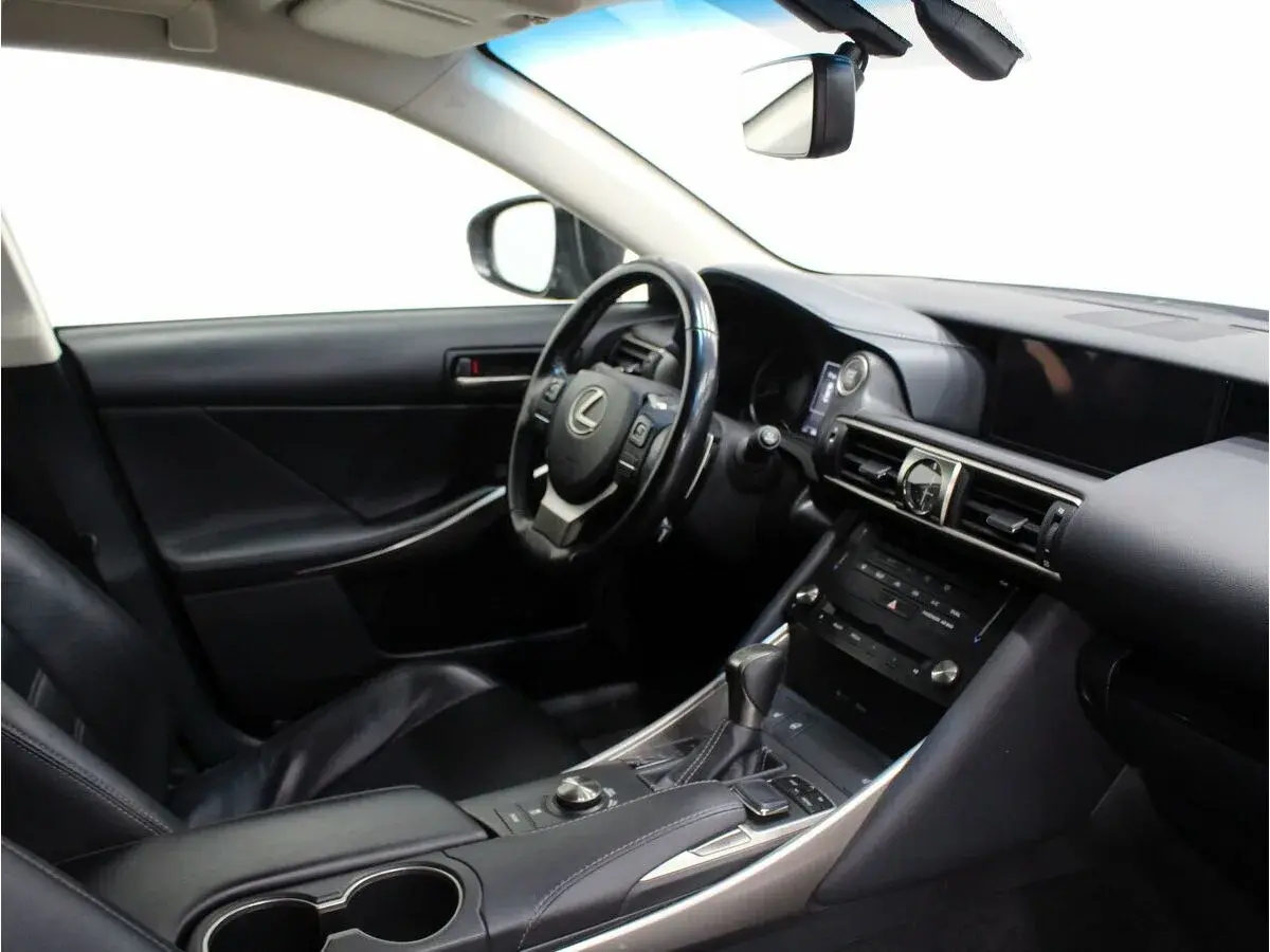 Lexus IS