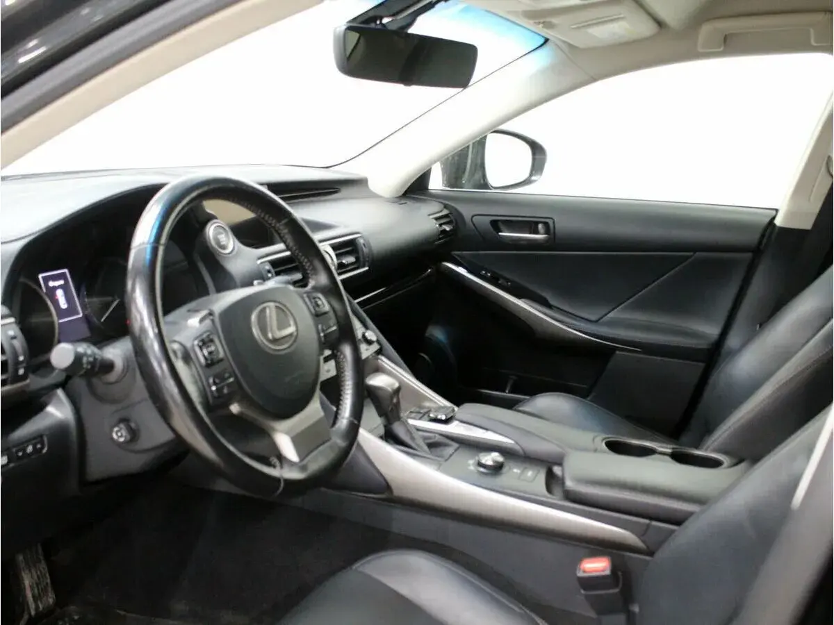 Lexus IS