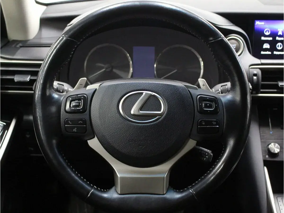 Lexus IS