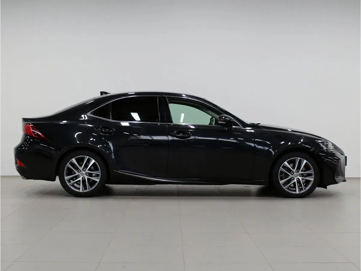 Lexus IS